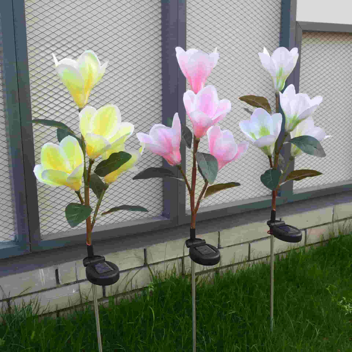 Solar Magnolia Flower Lights Outdoor Decorative for Garden Patio Yard Patio Pathway Decoration